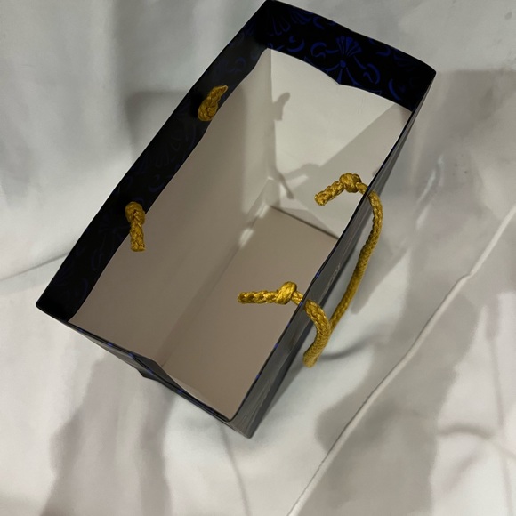 Club 33 Disney Park Exclusive Gift Bag - Picture 3 of 6